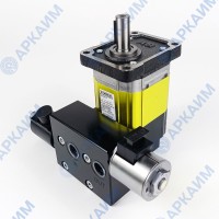 Гидромотор Vivoil 7M4701007 10,8 см3, BSP1/2 ⇄ BSP1/2 реверсивный до 260 бар, 2 гр, вал Ø18, еврофланец Ø36,5 с электромагнитным распределителем