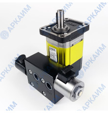 Гидромотор Vivoil 7M4701007 10,8 см3, BSP1/2 ⇄ BSP1/2 реверсивный до 260 бар, 2 гр, вал Ø18, еврофланец Ø36,5 с электромагнитным распределителем